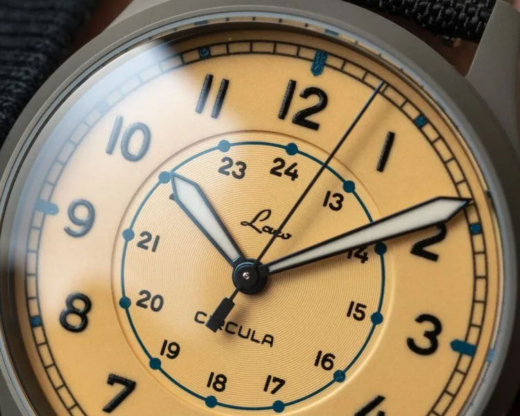 Pilot watch with modern Circula case