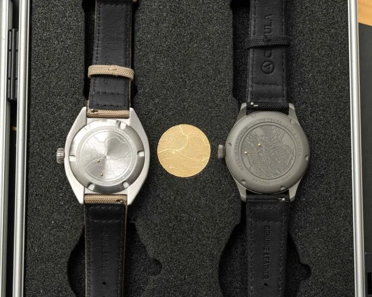 Scratch-resistant and magnetic-resistant watch case
