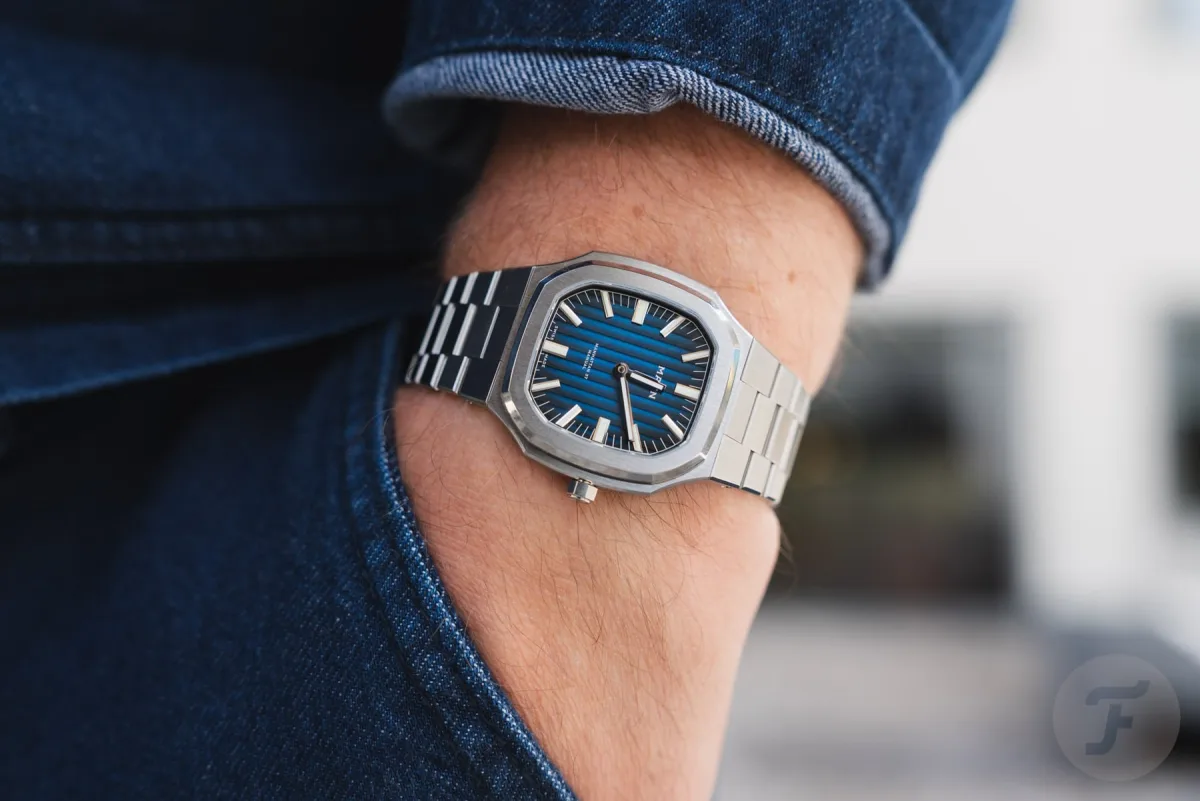 Integrated bracelet of Manhattan 37 Ultra-Thin