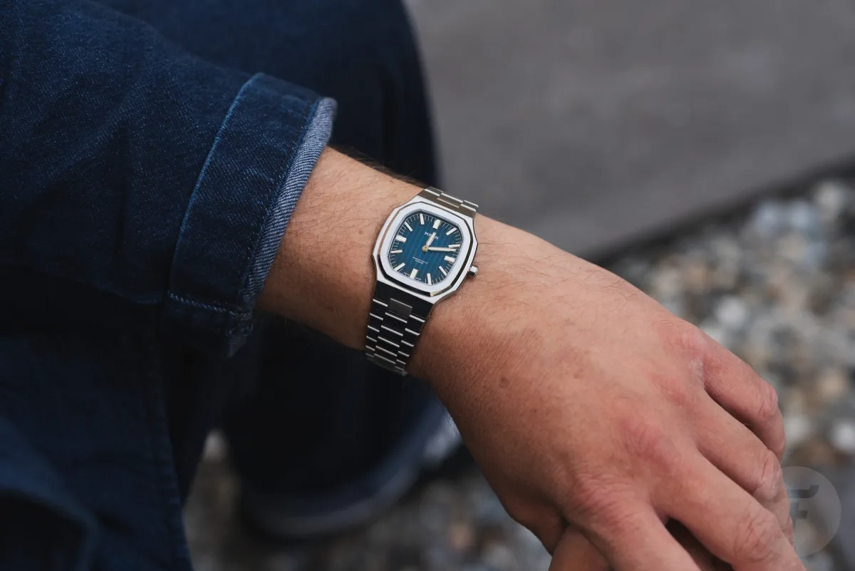 Wrist shot of Maen Manhattan 37 Ultra-Thin