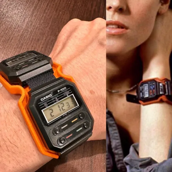Double Casio F-100 watches worn by Ripley in Alien