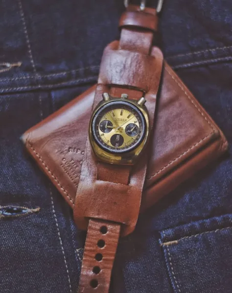 Citizen Challenge Timer 8110 worn by Brad Pitt in Once Upon a Time in Hollywood