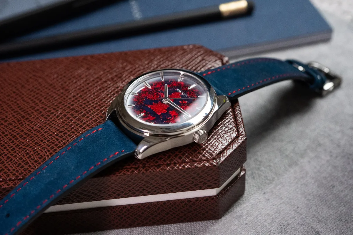 Awake Sơn Mài Union Jack watch dial close-up