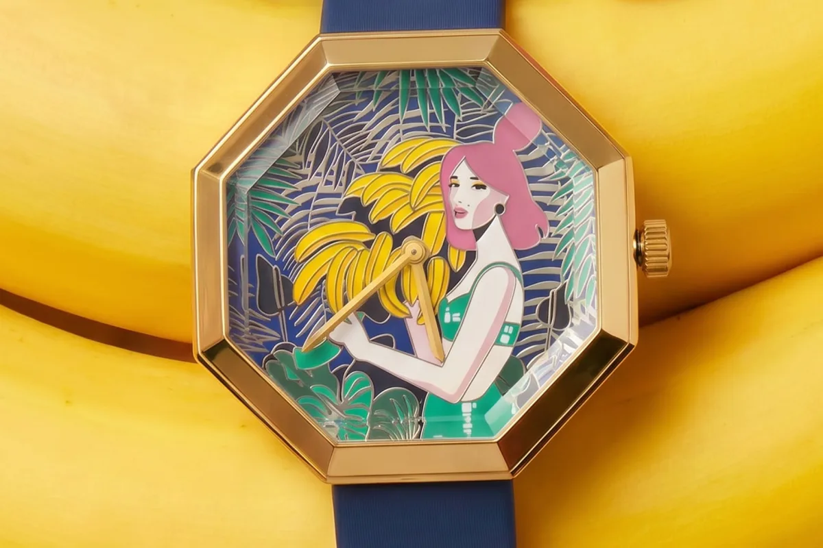 Cloisonné dial of Paradis Tropical watch