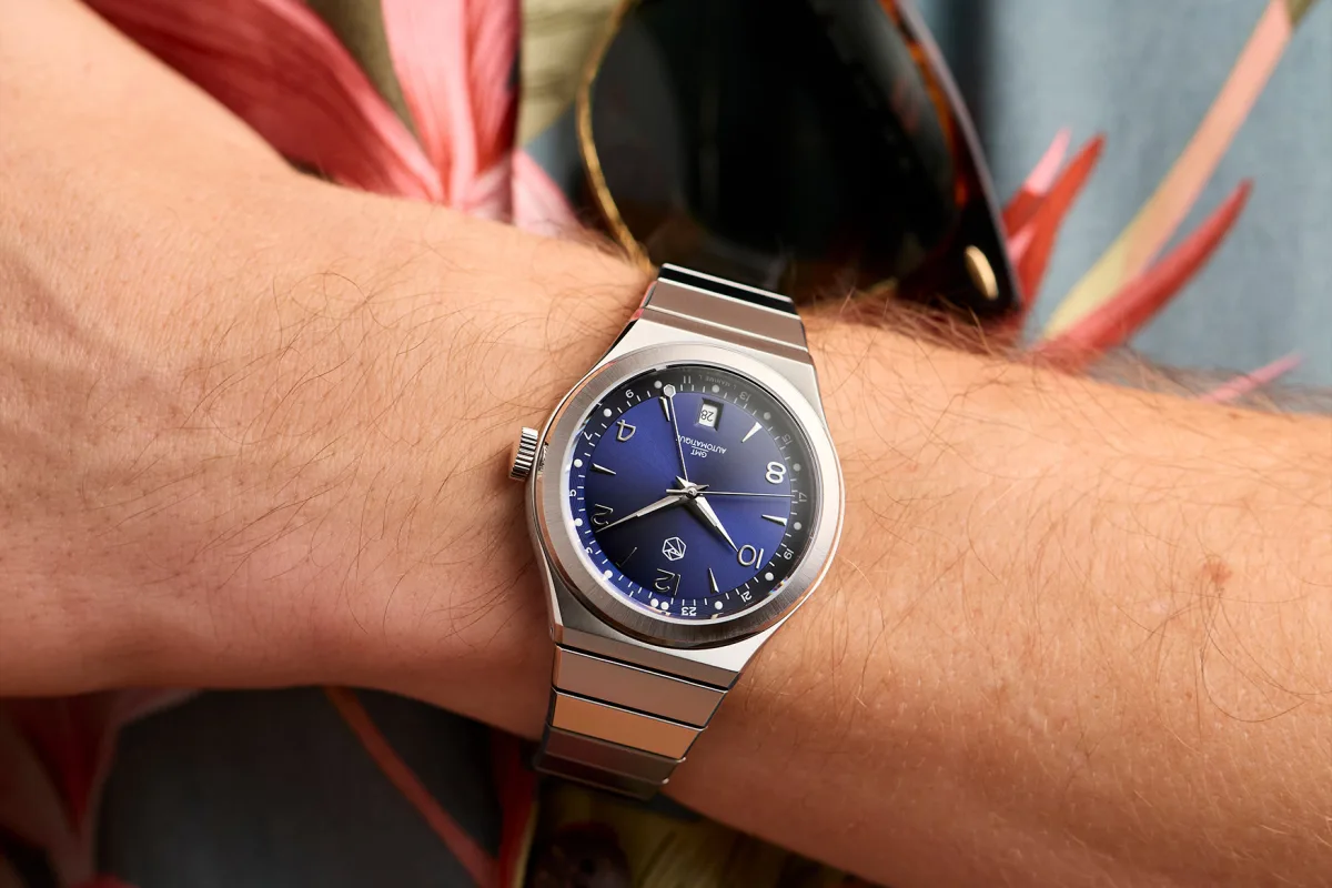 Detailed view of the Manime La Méridienne case back