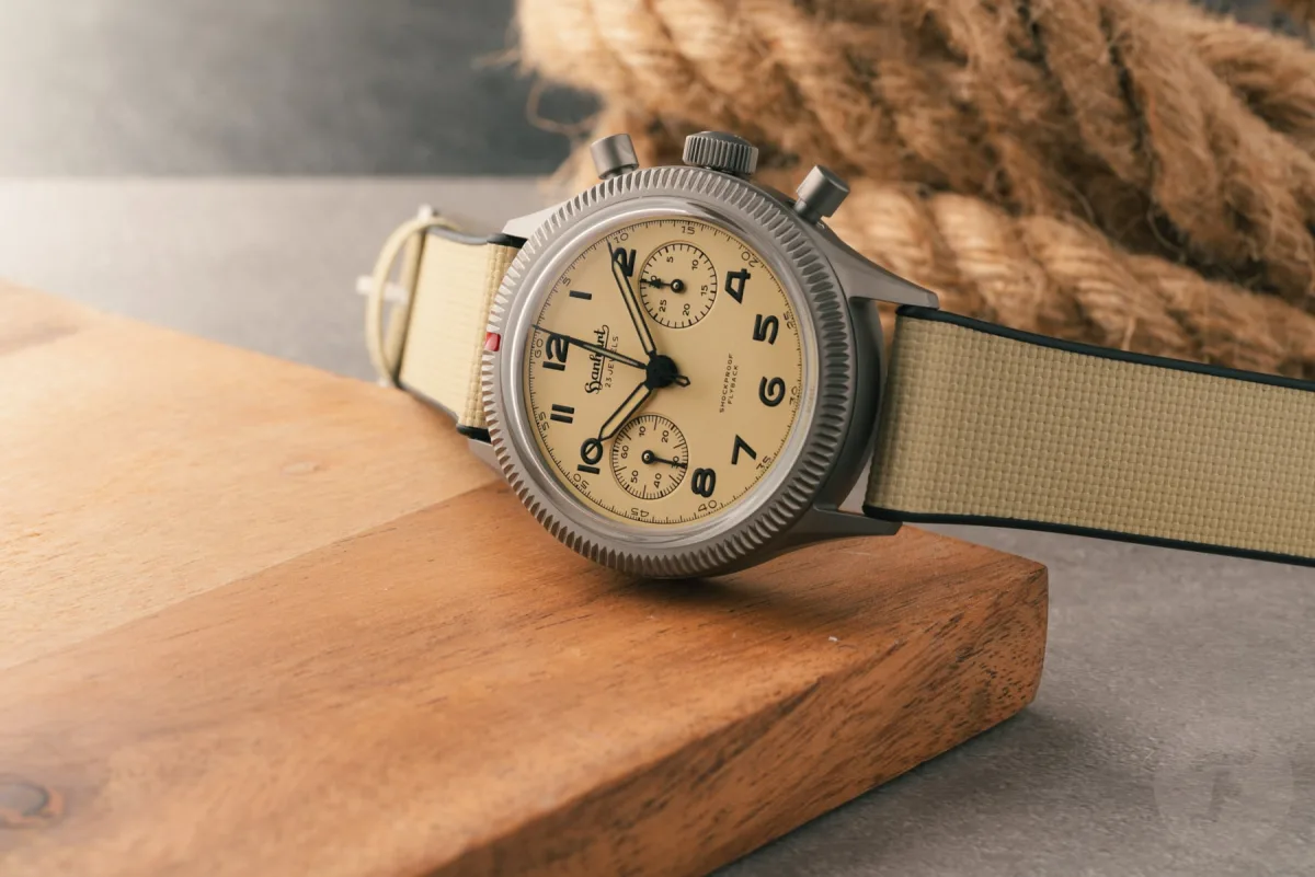 Close-up of Hanhart 417 TI Desert Pilot bezel