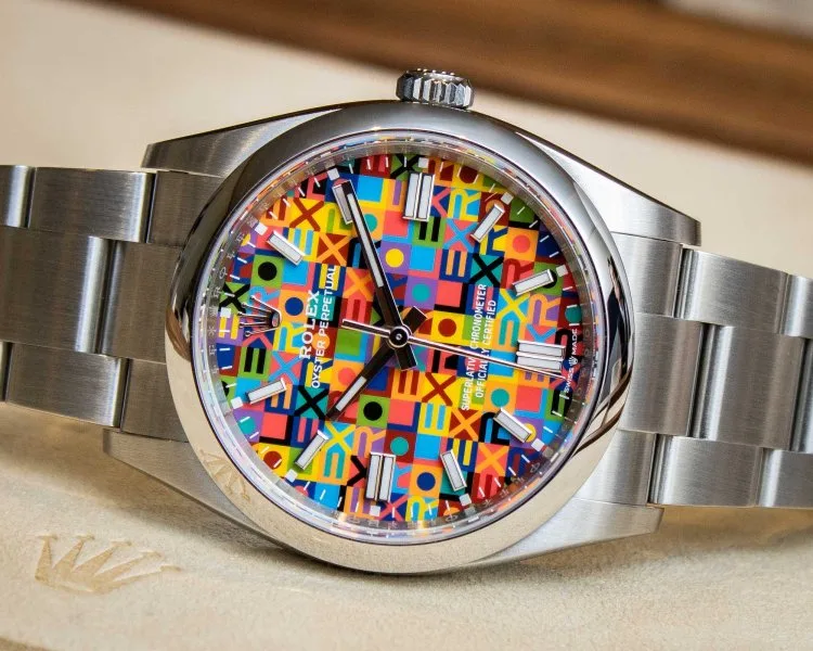 An example of a watch emphasizing independence