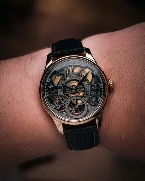 Liberty 250's case showing 18-karat rose gold