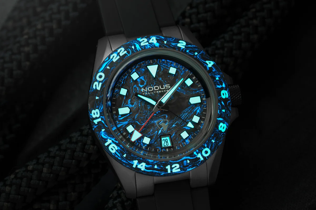 TrailTrekker Carbon's unique forged carbon bezel