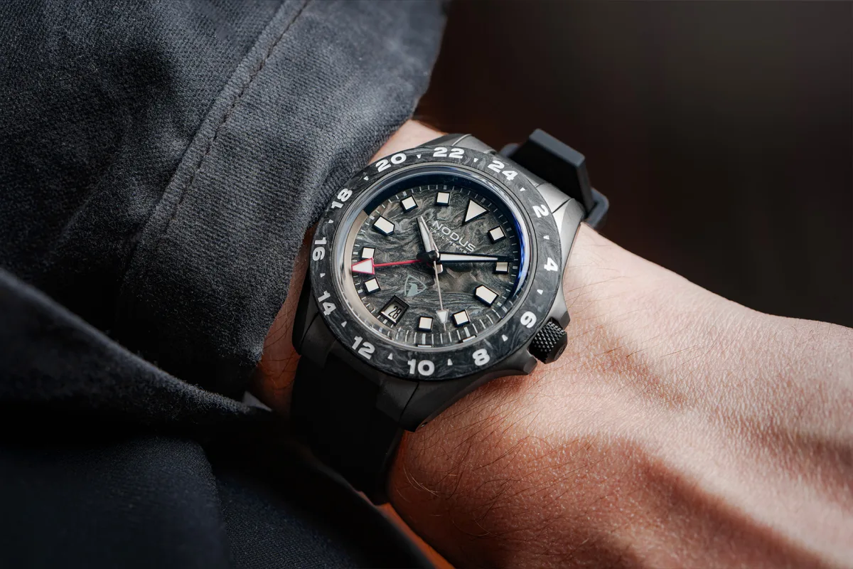 TrailTrekker Carbon dial with luminescent indices