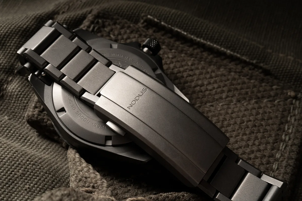 Red GMT hand on TrailTrekker Carbon's dial
