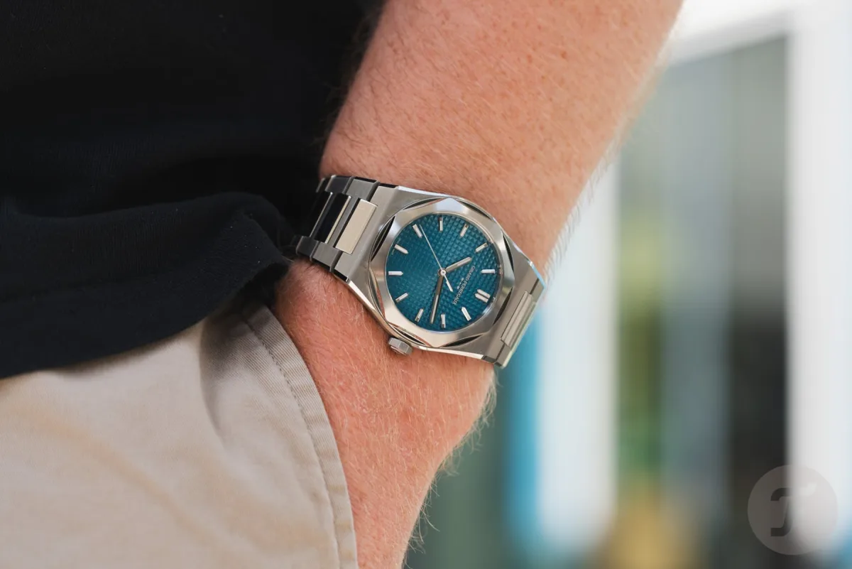 Back view of Girard-Perregaux Laureato with sapphire case back