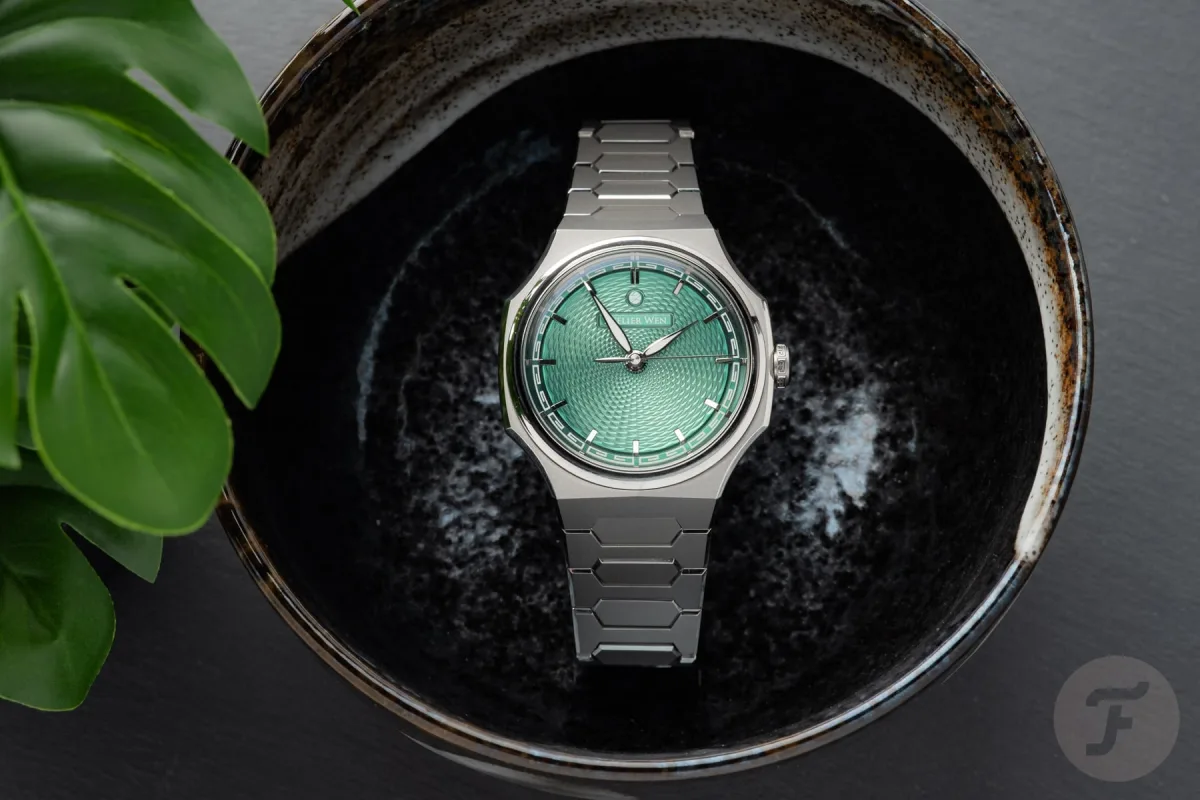 Atelier Wen Perception V3 Yún on a wrist