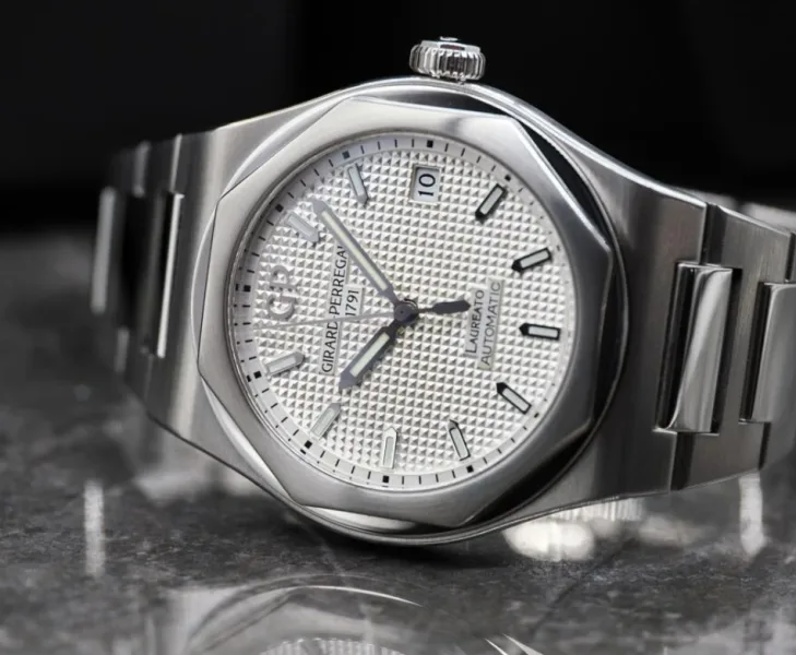 Girard-Perregaux Laureato 38 mm Ref. 81005-11-131-11A