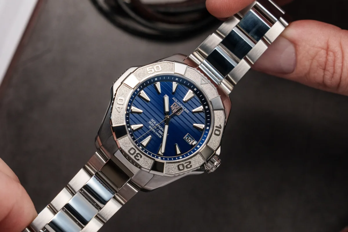 Semi-transparent dial of the TAG Heuer Aquaracer