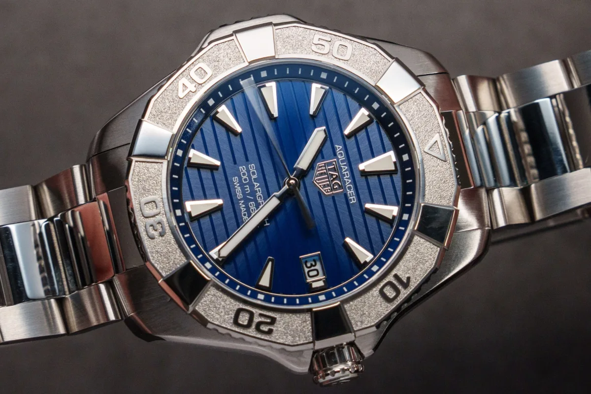 Durable case design of the TAG Heuer Aquaracer