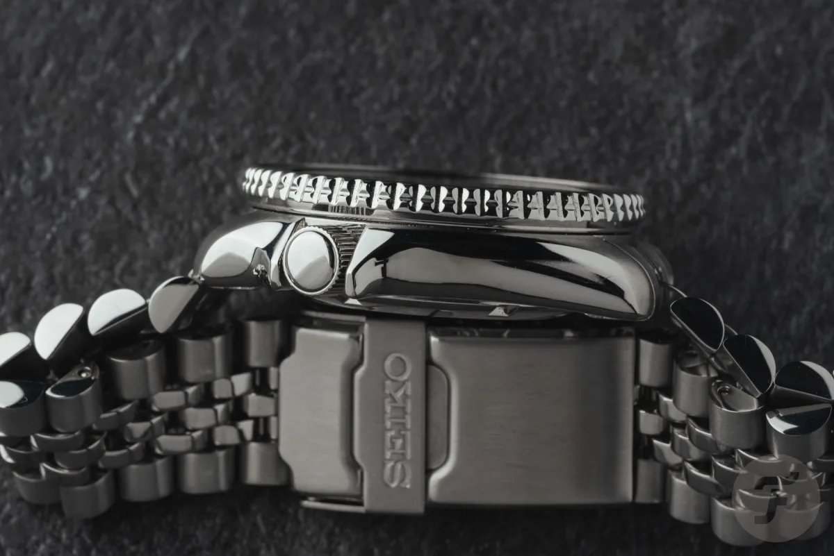 Seiko Sumo and SKX side by side for quality comparison