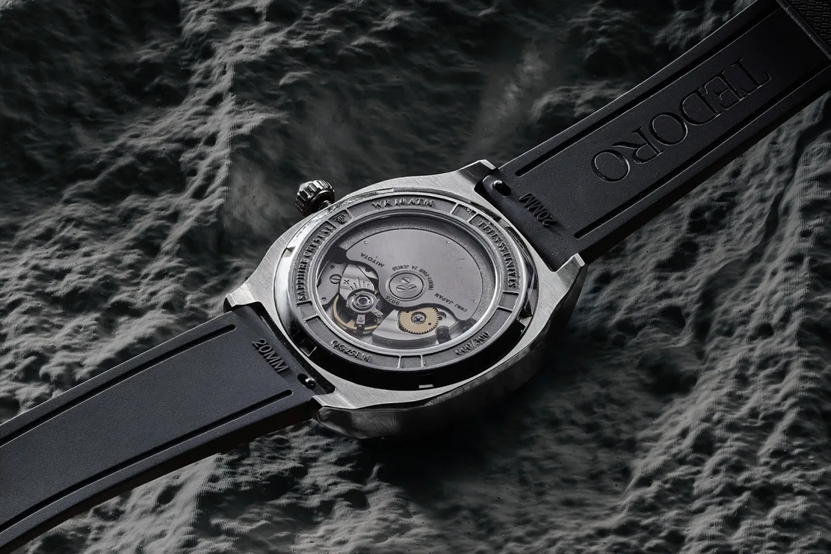 Miyota 9075 movement in Tedoro Quadra GMT