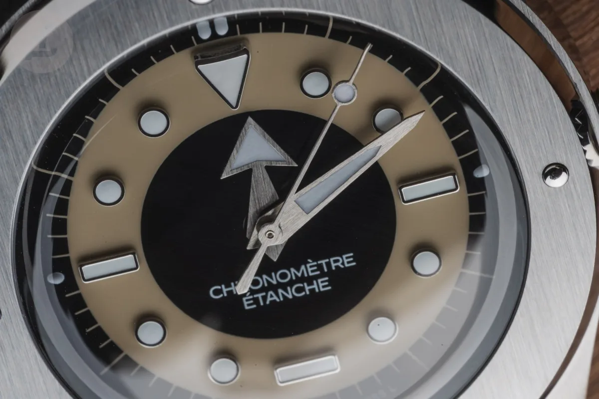 Comparison of branded vs. logo-free watch dials