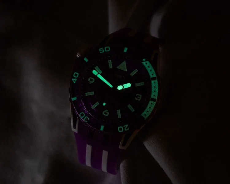 Swatch SCUBAQUA lume performance in low-light