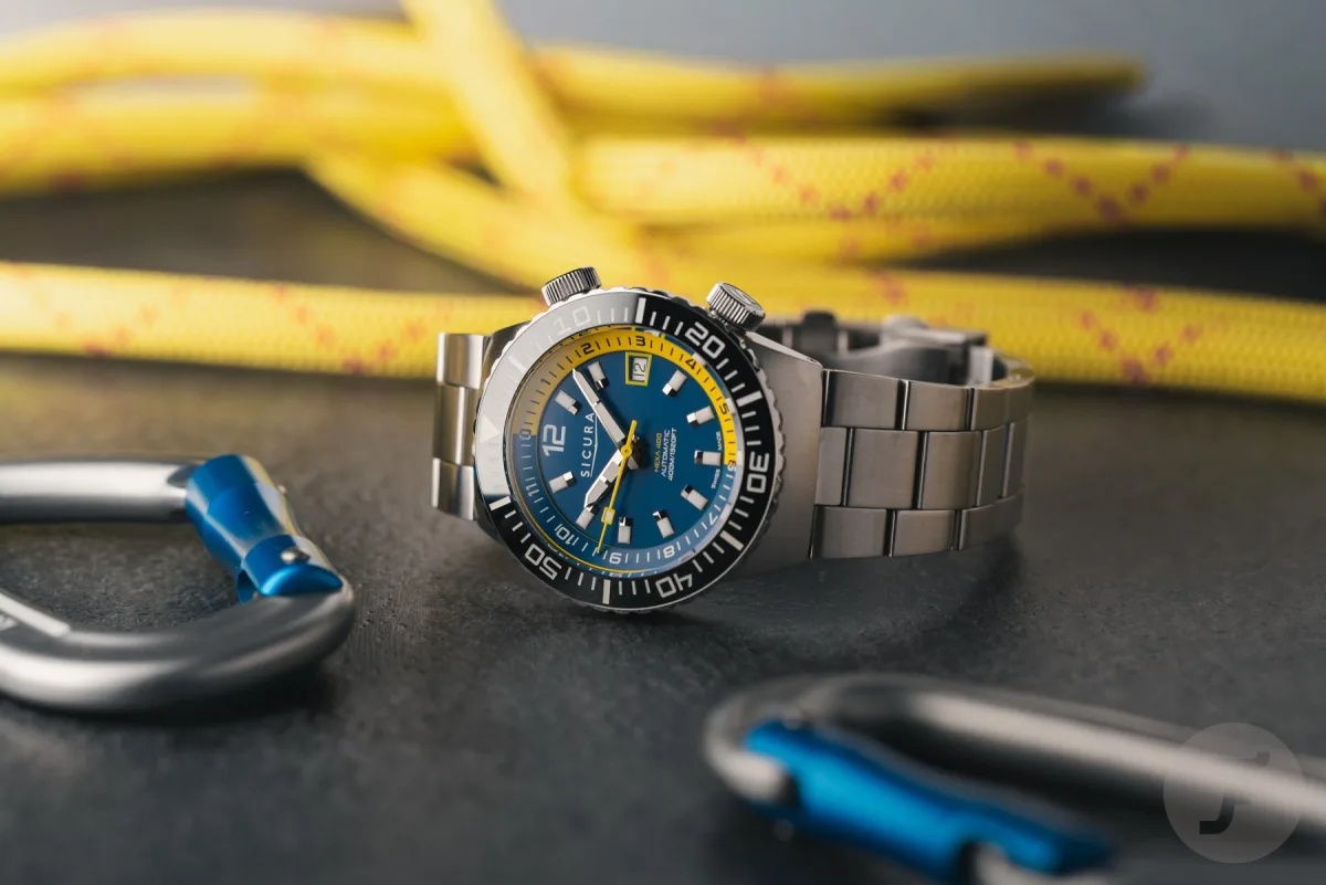 Sicura Hexa 400 with black dial and yellow accents