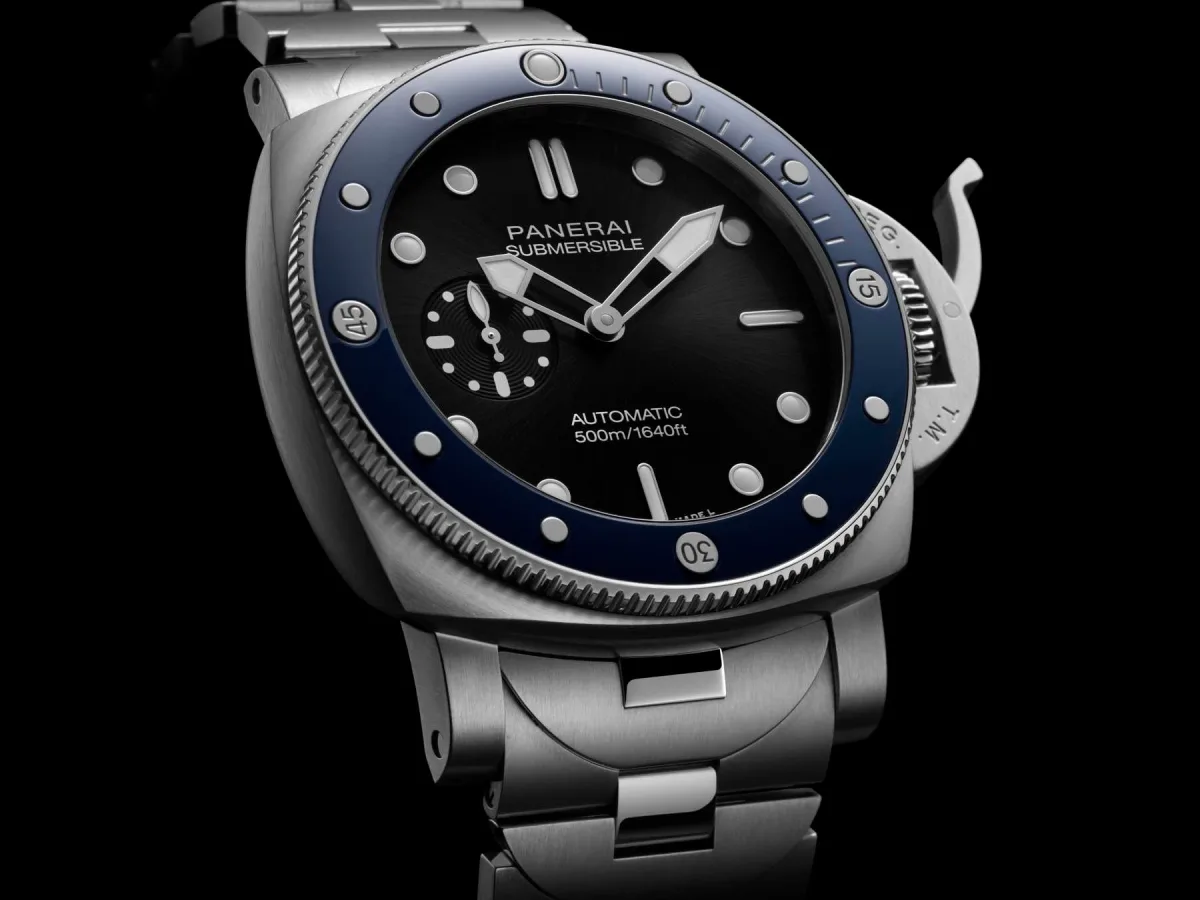 Panerai Submersible PAM01756 on wrist demonstration