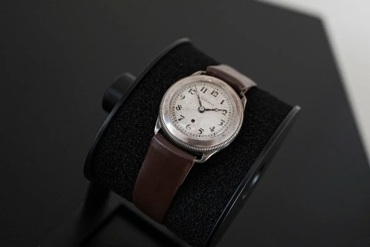 Harwood watch without a crown