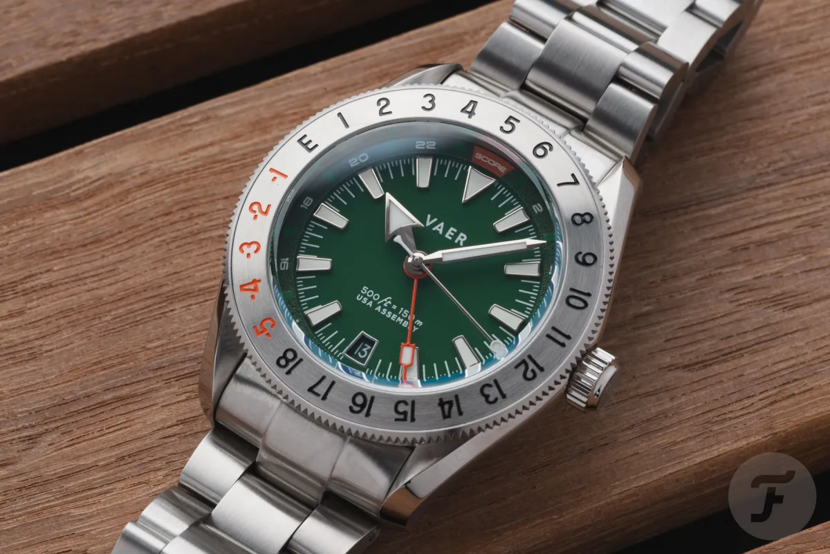 Vaer G2 Fairway GMT watch face and bezel