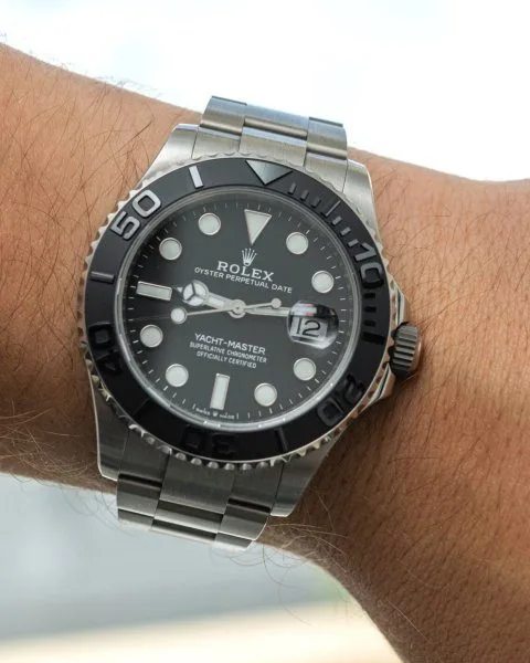 Comparison of fake and original watches