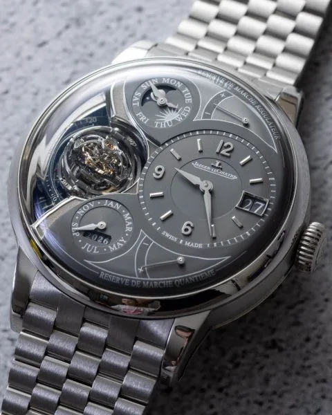 Heliotourbillon's dial with color accents
