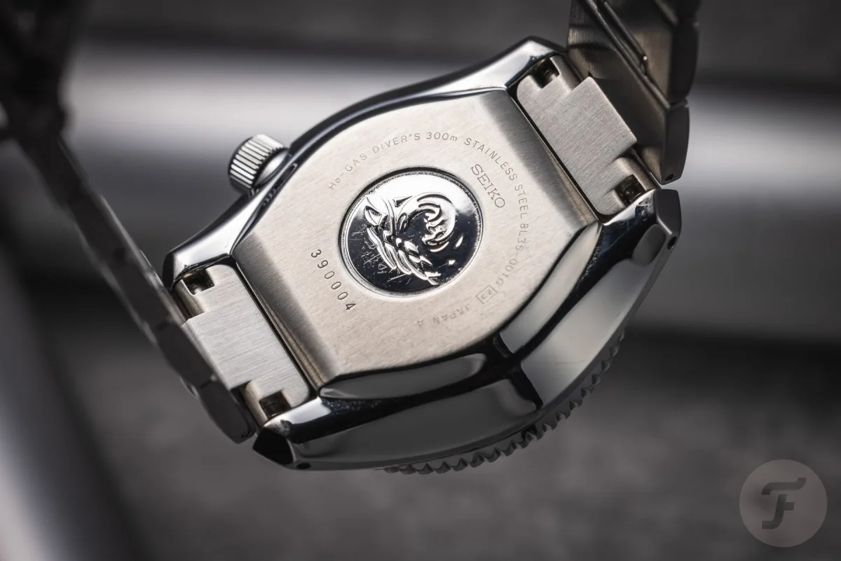 Monoblock case design of Seiko Marinemaster 300