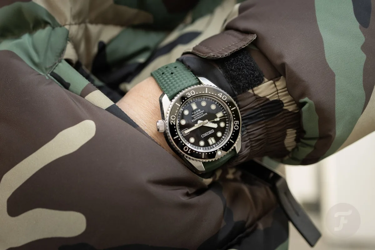 Seiko Marinemaster 300 case detail