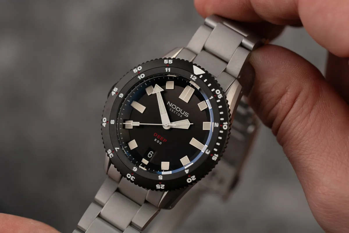 Nodus Sector Deep Black Destro matte black dial