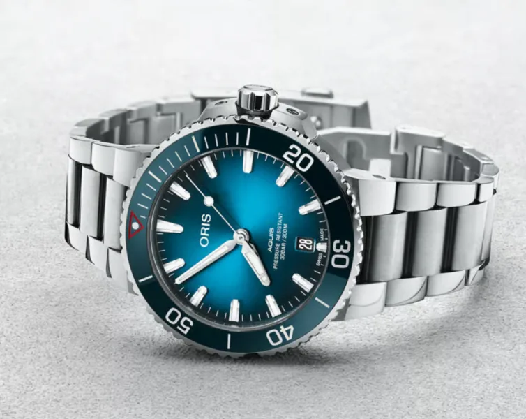 Oris Aquis Date, modern diver's watch