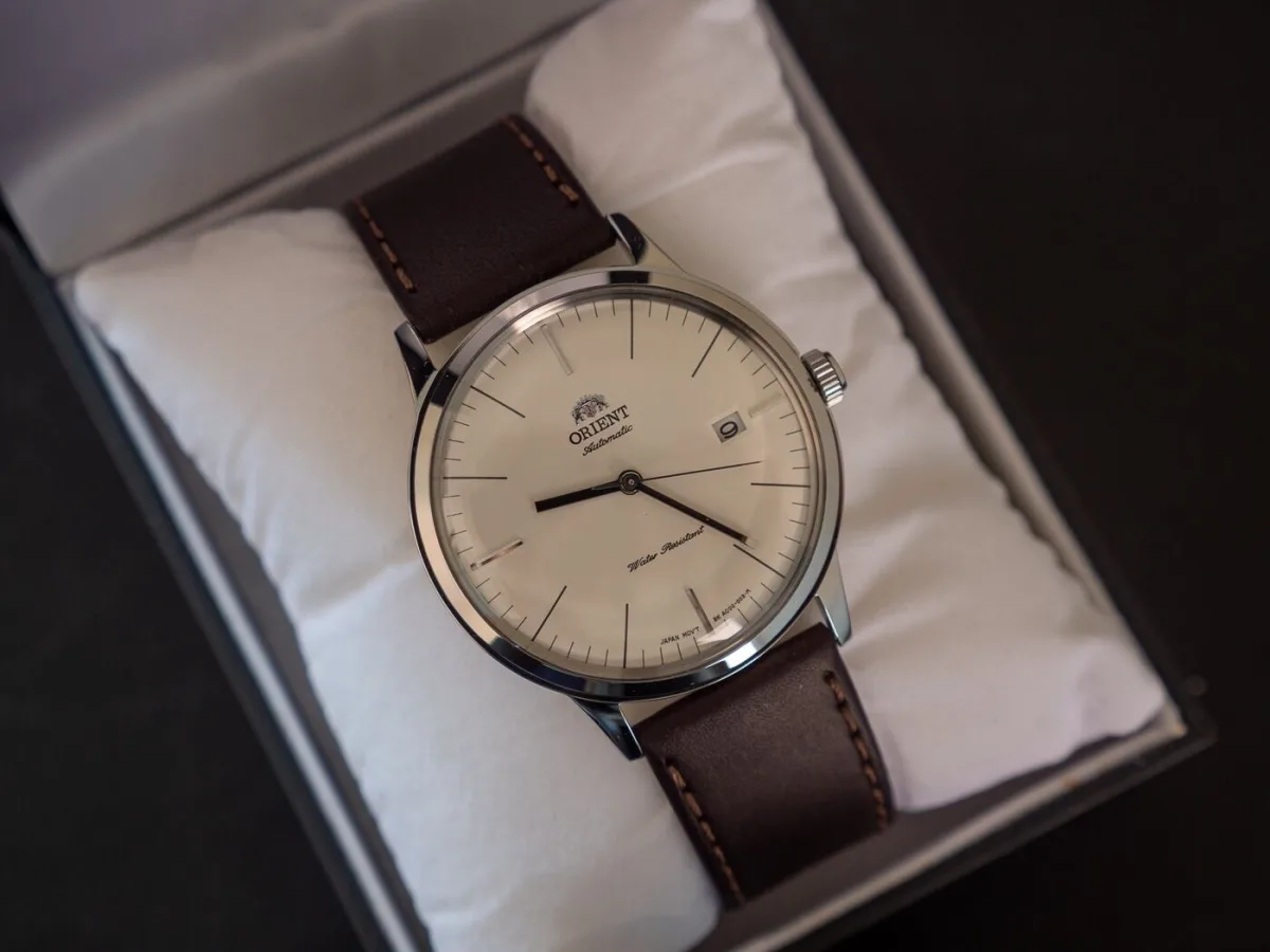 Domed mineral glass of Orient Bambino