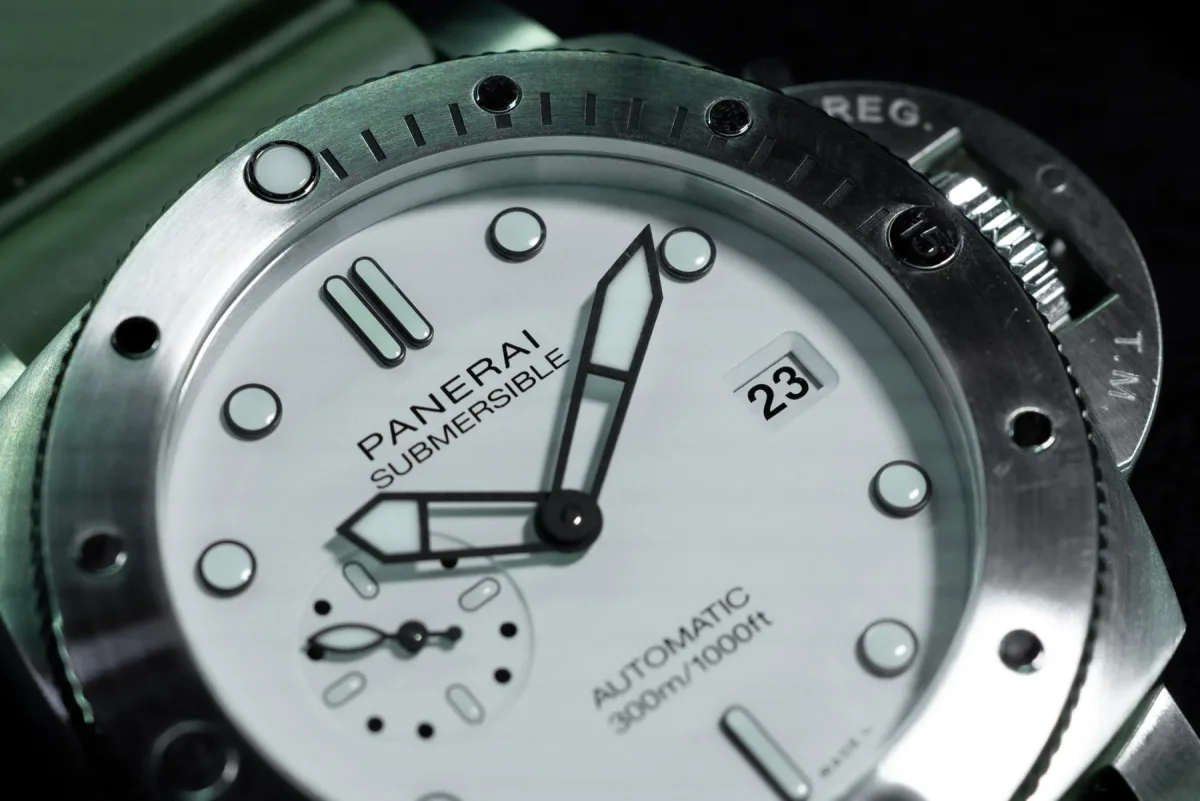 Panerai Submersible PAM1595 case and bezel