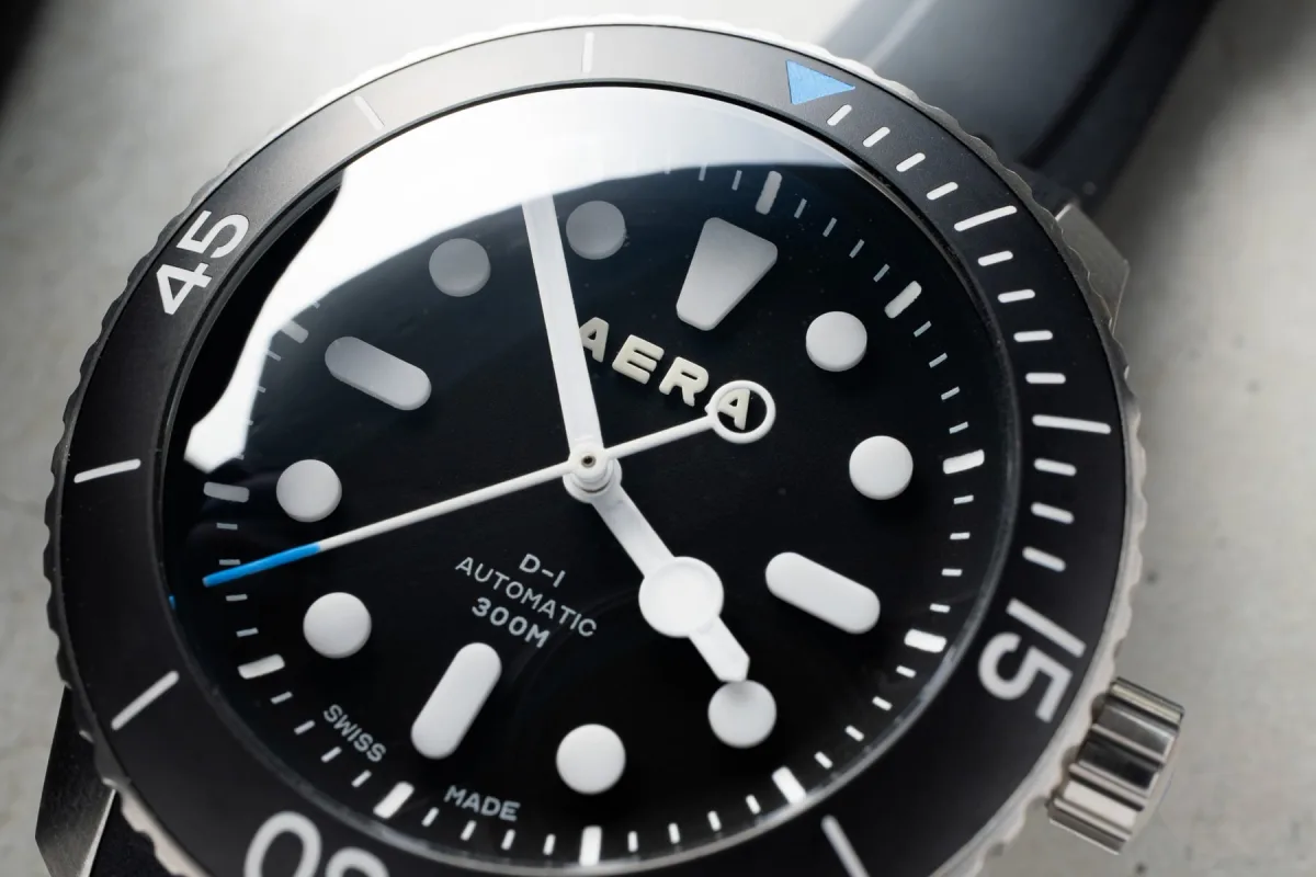 Aera D-1 Diver watch on wrist