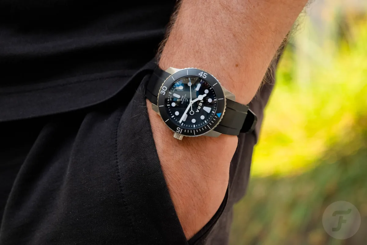 Sellita SW200-1 movement in Aera D-1 Diver