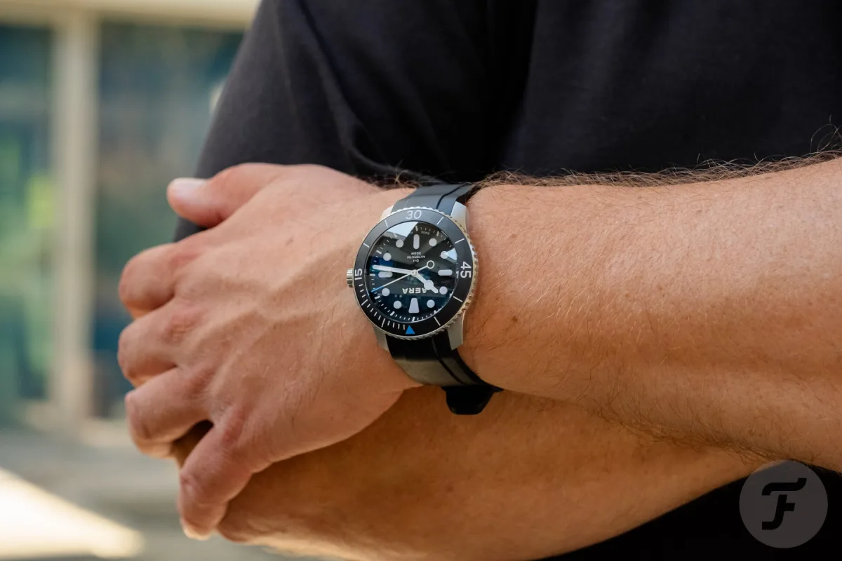 Aera D-1 Diver case and strap integration