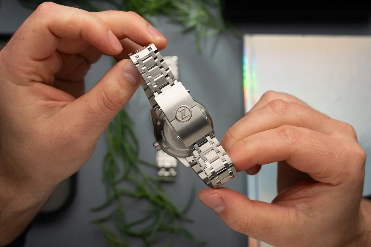 Zelos Helica bracelet showing multi-link design