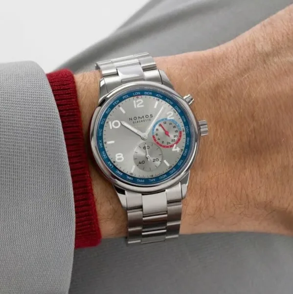 World timer watch with city ring and 24-hour dial