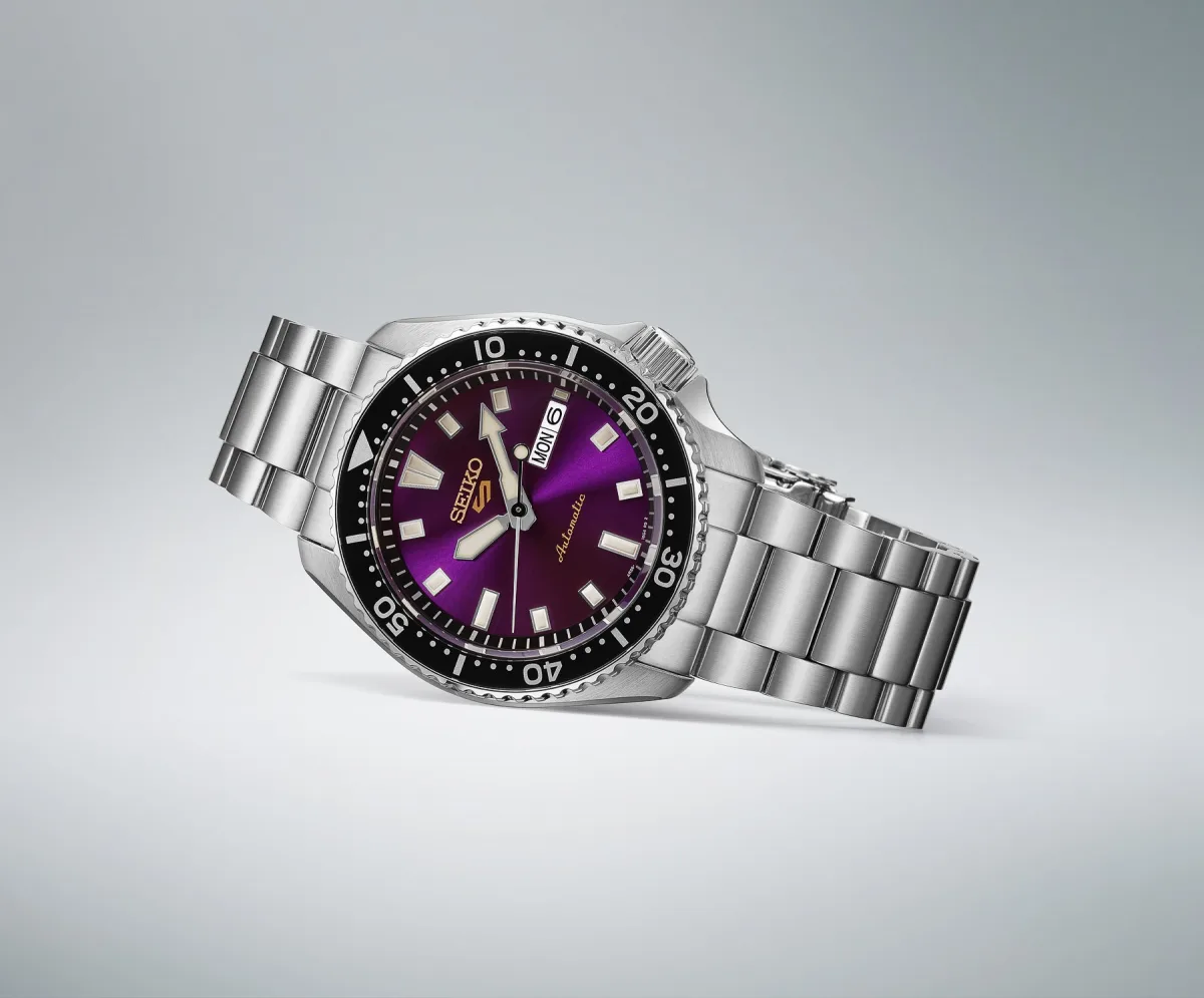 Seiko Selection Rotocall watch bezel and gold print