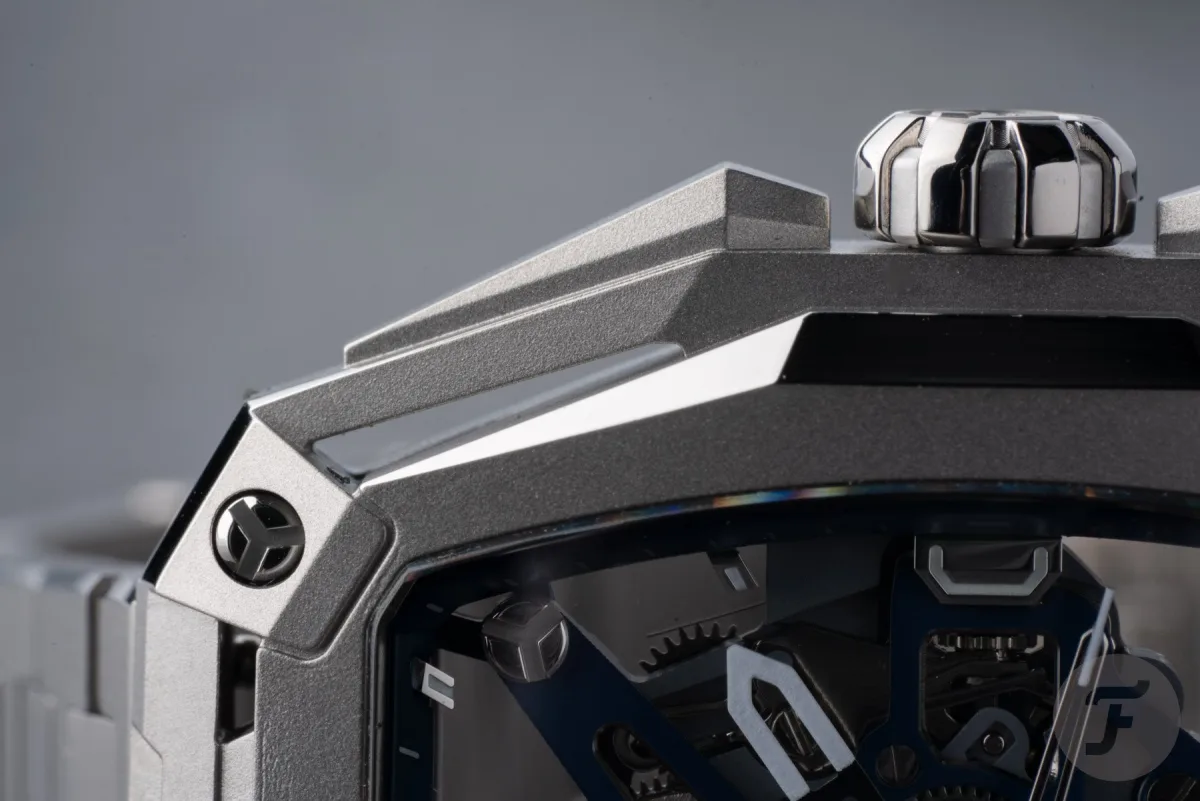 Back view of the Hunter Titanium mechanism