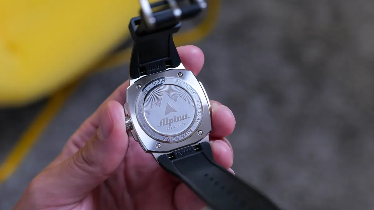 Crown and case side of Alpiner Extreme Solarmetre