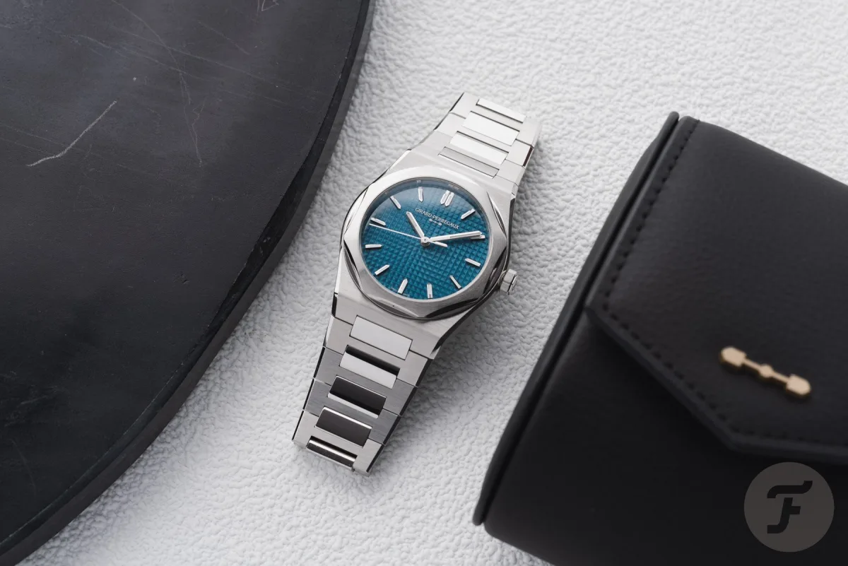 Side profile of the Laureato Fifty