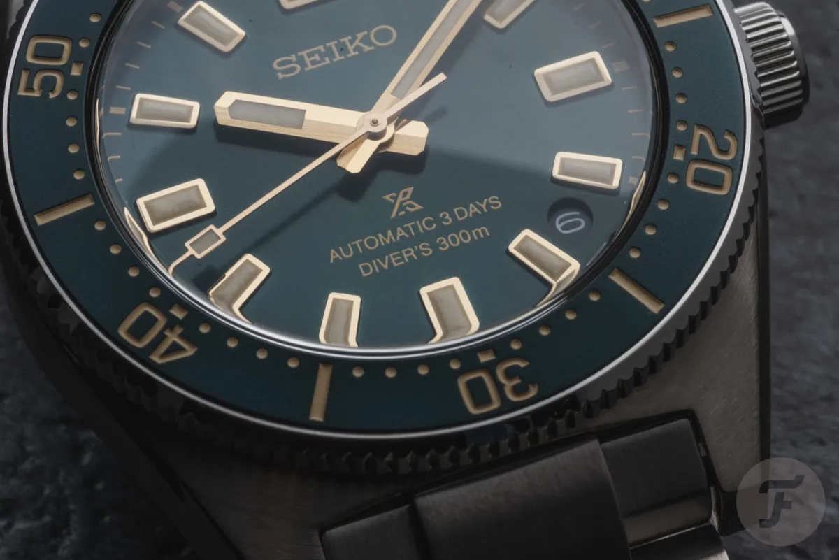 Green dial and bezel of Seiko HBC010