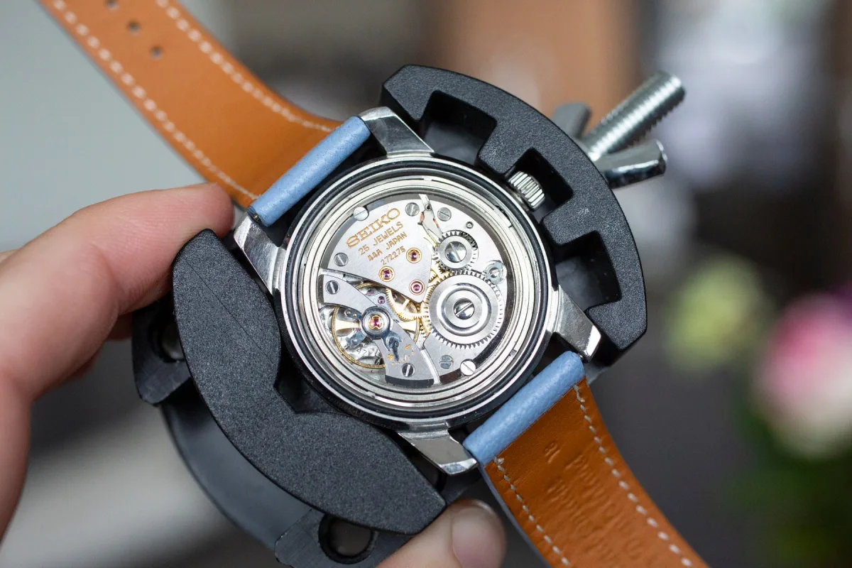 First look at Seiko caliber 44A inside the case