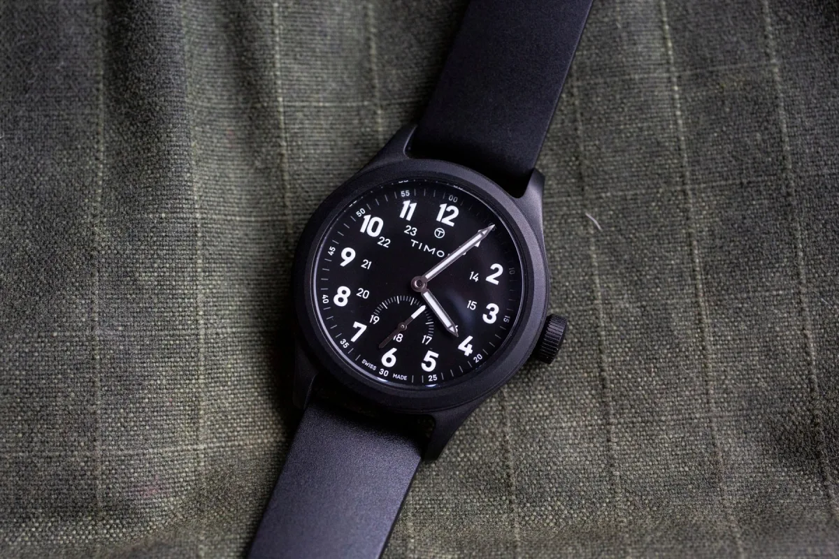 Comparison of CWC G10 and W10 watch models