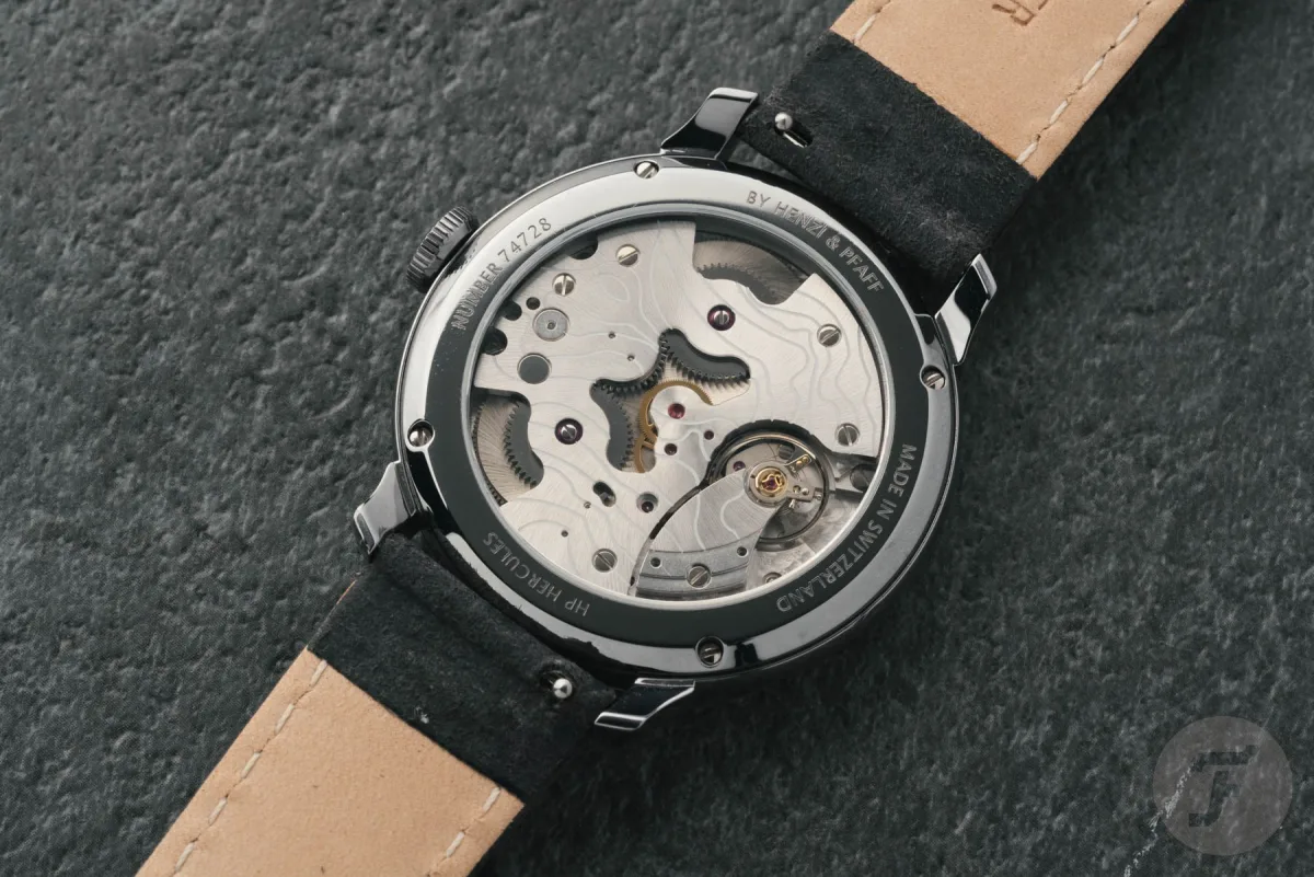 Movement of HP Hercules with luminescent engravings