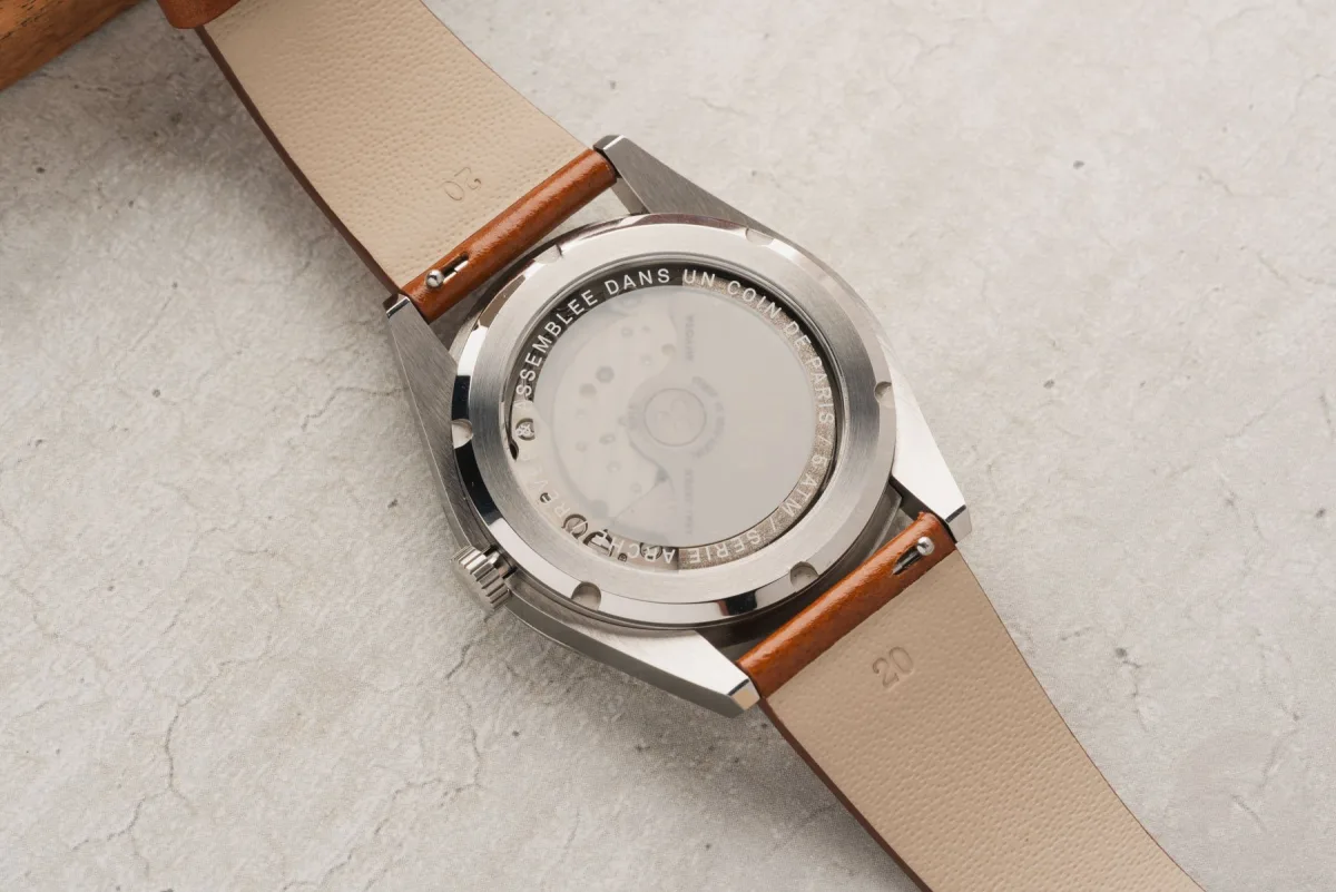 Laps Arche watch with leather strap and pin buckle